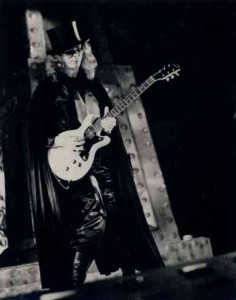 classic shot of Steve on tour with Alice Cooper, photo from sickthingsuk.co.uk