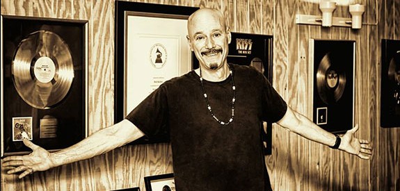 Kiss Kontributor and Studio/Guitar Guru Bob Kulick:  ” I remember thinking… Is there anybody who could really think thats Ace playing, Really??”