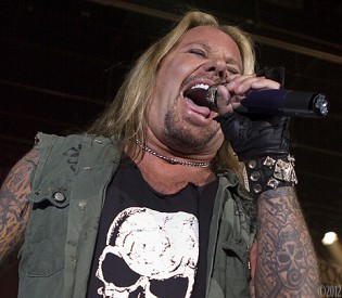 Vince Neil- Manistee, MI – Little River Casino 10/26/12 (Photos)