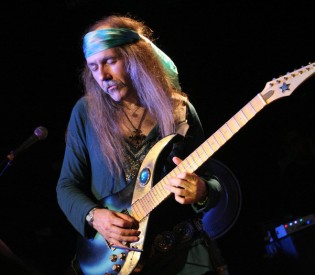 Uli Jon Roth (ex Scorpions guitarist) talks about his 40th Anniversary Tour, Sky Academy, Hendrix and much more