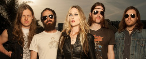 Huntress Vocalist Jill Janus Talks In Depth About Her Band’s Eventful Year, Songwriting Inspirations, Image and More